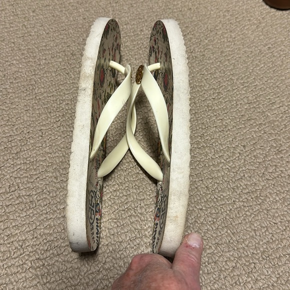 Tory Butch flip flop. Sz 7 - Picture 6 of 6